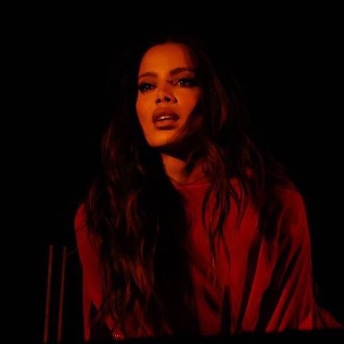 AnittaPress's tweet photo. MEU DEUS! "São Paulo" de The Weeknd &amp; Anitta, subiu 14 POSIÇÕES e atinge NOVO PICO no Spotify Singapura em #5, com 31 MIL streams. 🇸🇬 https://t.co/TCedCLb5mP