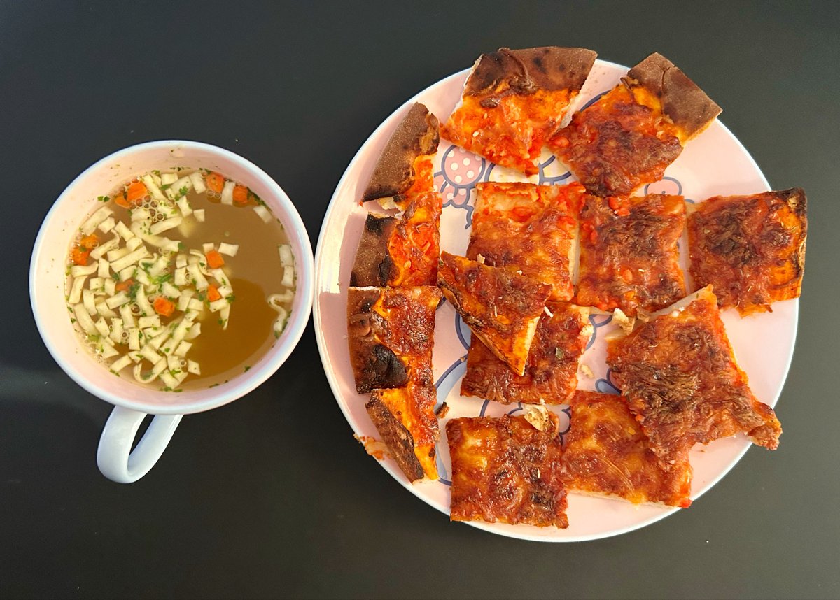 LottieThePanda's tweet photo. 6th day

~2mad~
• Half of a burned pizza margarita 
• Chicken noodle soup from packet 
375 cals

• Loopea’s tomato and basil chips
• Fibre one: Birthday cake, lemon drizzle square, chocolate fudge brownie
• Sugar free cookie
• Pineapple electrolytes 
399 cals https://t.co/qIcoQCTryi