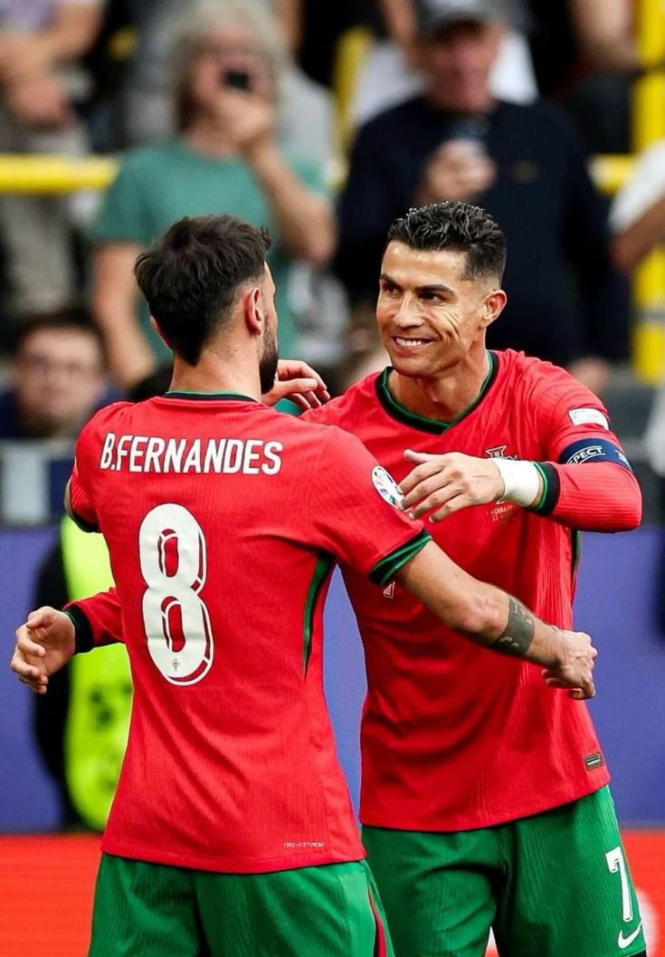 SecomzyEmy8e's tweet photo. 🚨🇵🇹 BRUNO FERNANDES IS ONE OF THE BIGGEST HYPOCRITES IN FOOTBALL. 😳 He is a bigger snake than Enzo Maresca and Enzo Fernandez 

So you can publicly appreciate Cristiano Ronaldo, call him the greatest symbol of Portuguese football, but at the same time  want him to retire? 🤔 What exactly is the message here?

If you genuinely respect Ronaldo, then respect his right to decide when his international career ends. You don't need to push the greatest goalscorer in Portugal's history toward the exit just because you want to become the main man.

And let's talk about the numbers. Ronaldo and Bruno have played hundreds of matches together for Portugal, yet Bruno has produced fewer than 10 assists for Cristiano? For two players who have shared the pitch so many times, that's an astonishingly small number.

And then Ronaldo leaves Portugal just two days ago… BOOM! 💥 Bruno Fernandes suddenly delivers TWO assists. 😭

Let's be honest — Bruno has consistently looked like a completely different player whenever he plays alongside Ronaldo. His performances with Portugal alongside Cristiano have often been underwhelming, yet the moment Ronaldo leaves, Bruno suddenly produces two assists.

This is exactly why some fans will question his intentions. From the outside, the contrast can give the impression that Bruno doesn't play at his best when Ronaldo is around because he wants the spotlight for himself. I can't prove what is going on inside his head, but the timing will inevitably fuel those accusations.

Two assists immediately after Ronaldo leaves?

That is one hell of a coincidence. 😭🇵🇹