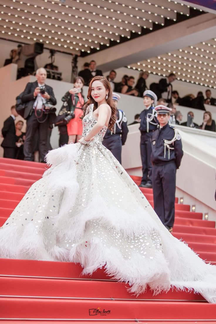 syjbase's tweet photo. Jessica Jung at 72nd Cannes Film Festival https://t.co/YUnftrCFoG