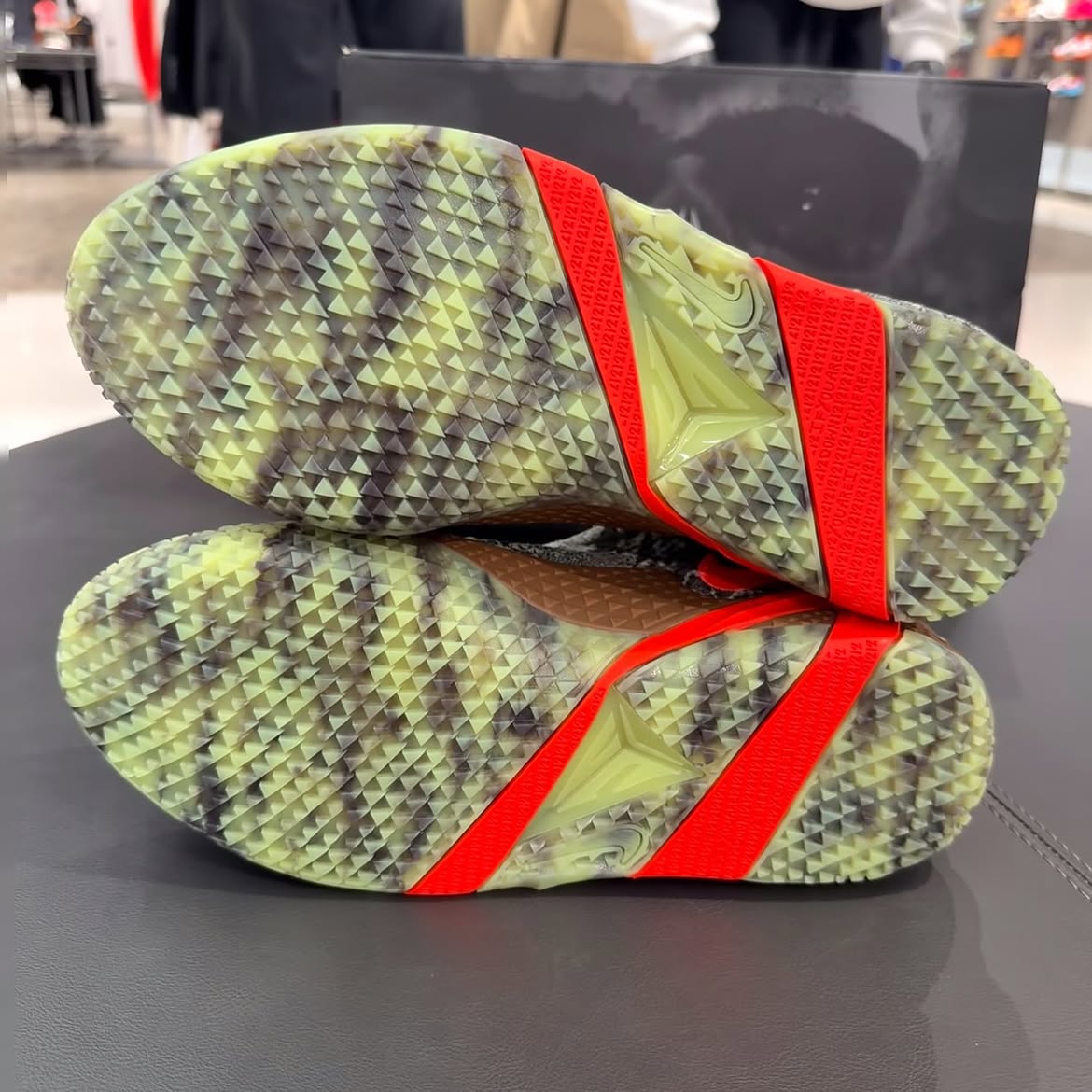 JustFreshKicks's tweet photo. CLOSER LOOK: Nike Ja 4 "Halloween" 🎃👟 @JaMorant

🗓️ October 2026
💰$145 https://t.co/hjXf5UL6j9