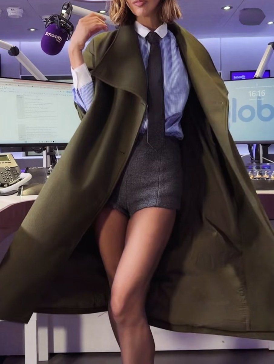 devioustrain's tweet photo. Myleene Klass #blacktights https://t.co/ghs69KV01c