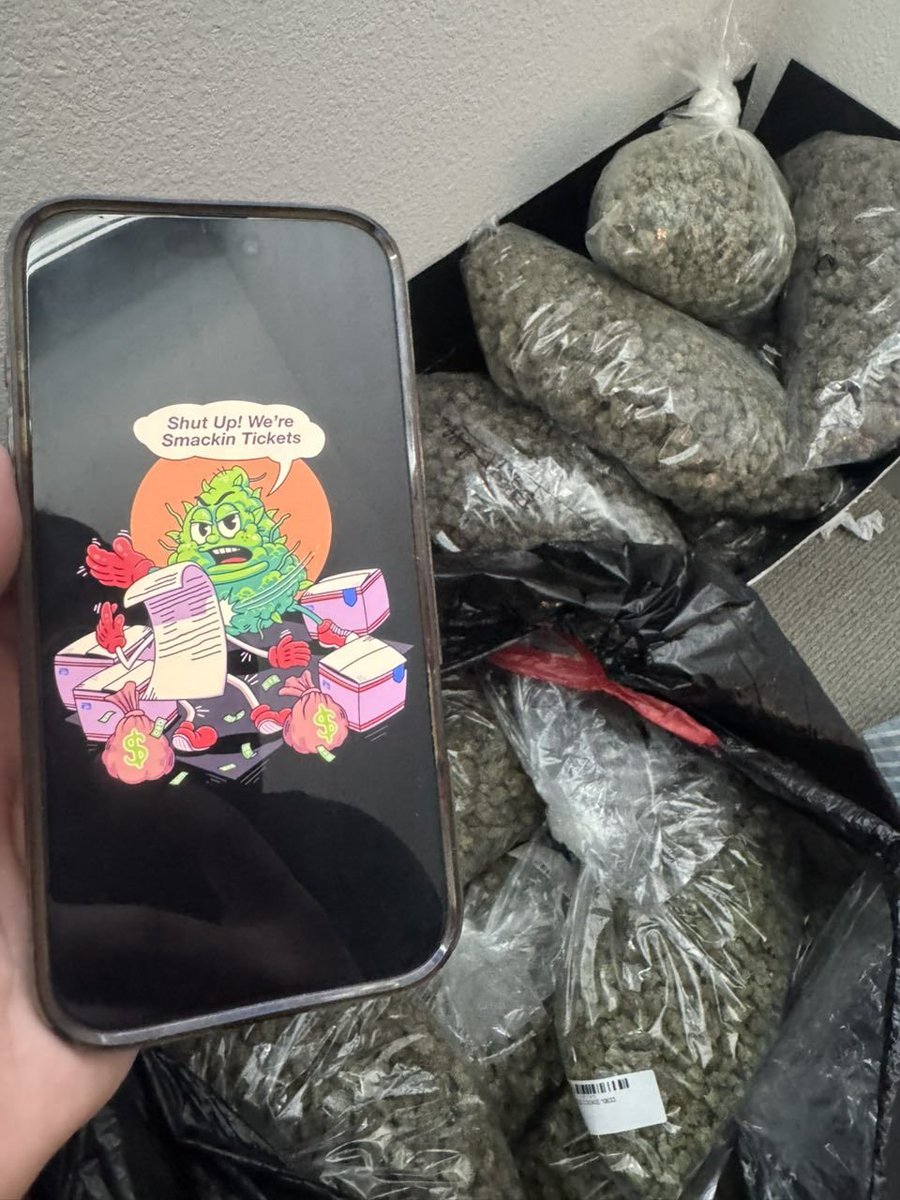 SMACKIN_TICKET's tweet photo. Same day weed, thc disposable vapes, carts delivery in Hawaii, West Loch, Waipahu, Waikele, Waipio, Oahu, Royal Kunia, Pearl City, Mililani, Waimalu, Aiea, Halawa, Monalua, Fort Shafter, Pearl Harbor, Honolulu, Kakaako, Ala Moana, Milolii, Captain Cook, Hanaunu Napoopoo https://t.co/J96ZM5to55
