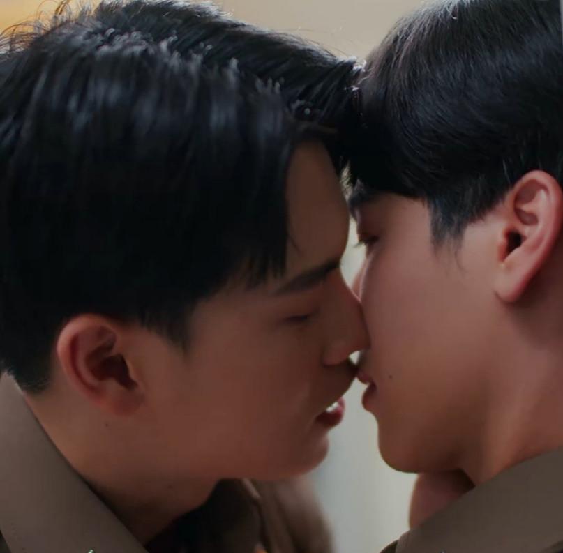 cherry_likes_y's tweet photo. It's the nose digging in war's cheek 🙂

#PoliceinLoveEP4
PIL SERIES EP4 https://t.co/aGSkwXTcH4
