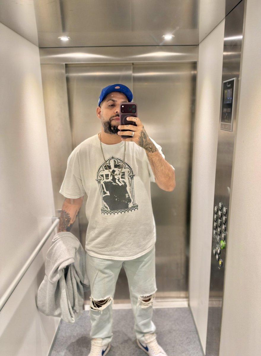 shadeydewd's tweet photo. fitting into jeans that wouldn’t even go past the thighs two months ago. yeah, slay the house down boots 🙂‍↔️ https://t.co/5Lz6IAiDuK
