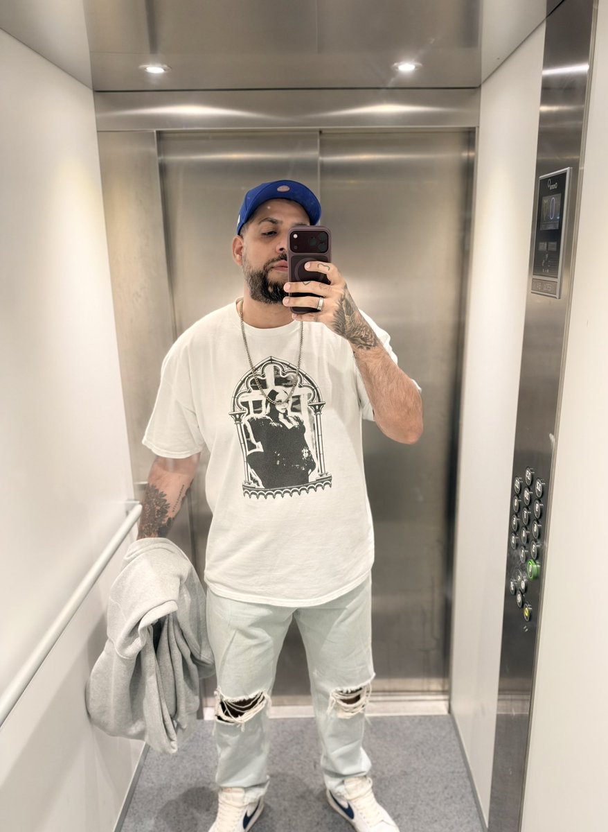 shadeydewd's tweet photo. fitting into jeans that wouldn’t even go past the thighs two months ago. yeah, slay the house down boots 🙂‍↔️ https://t.co/5Lz6IAiDuK