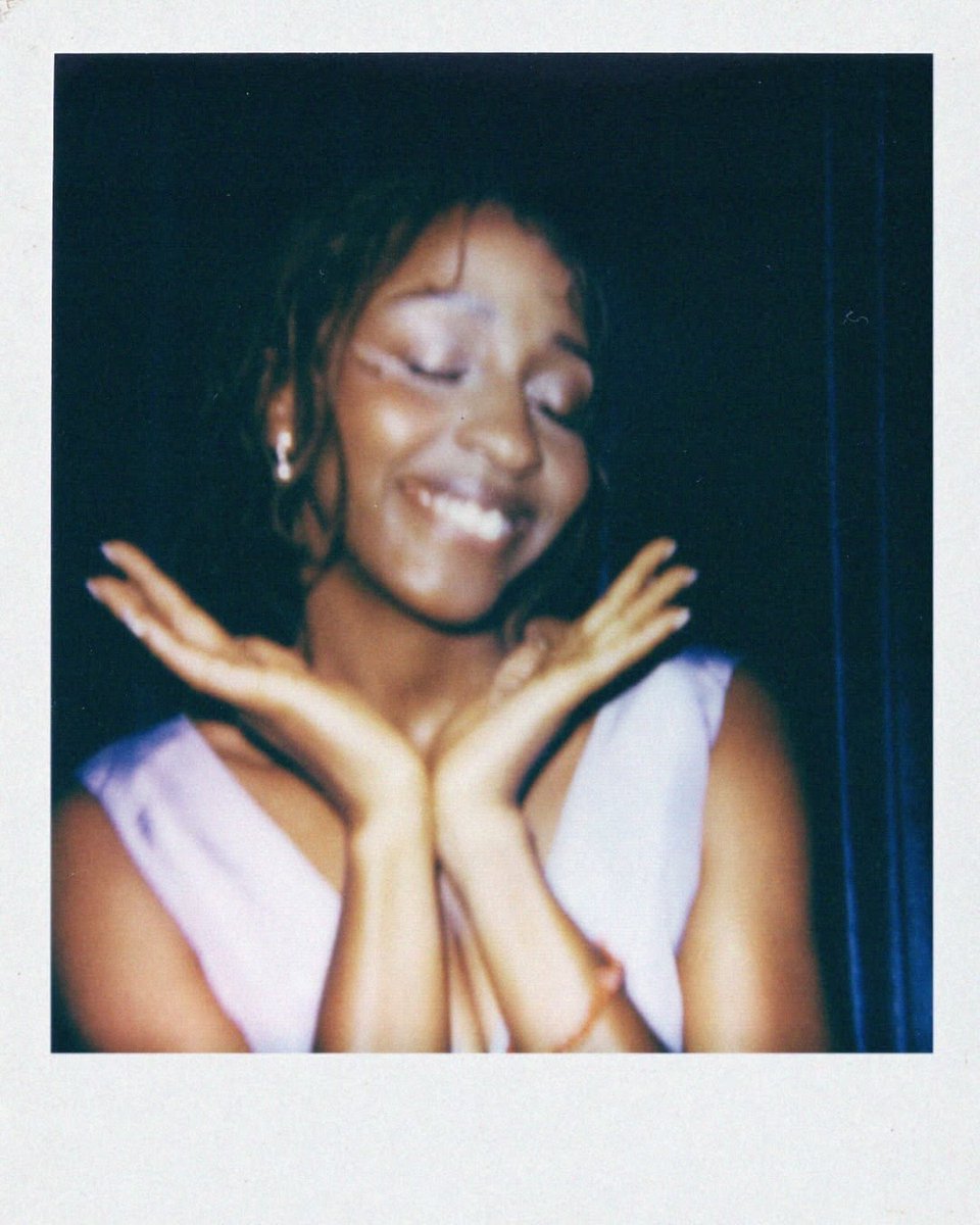 everytimh's tweet photo. the queens birthday https://t.co/xmlxXcvLpO
