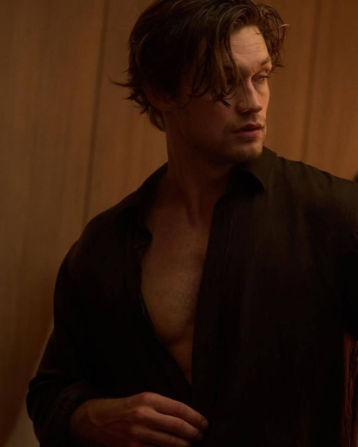 requi09's tweet photo. who I'd cast as leon kennedy. 
James Beaufort — leon Scott kennedy. https://t.co/xDafqJIfwN