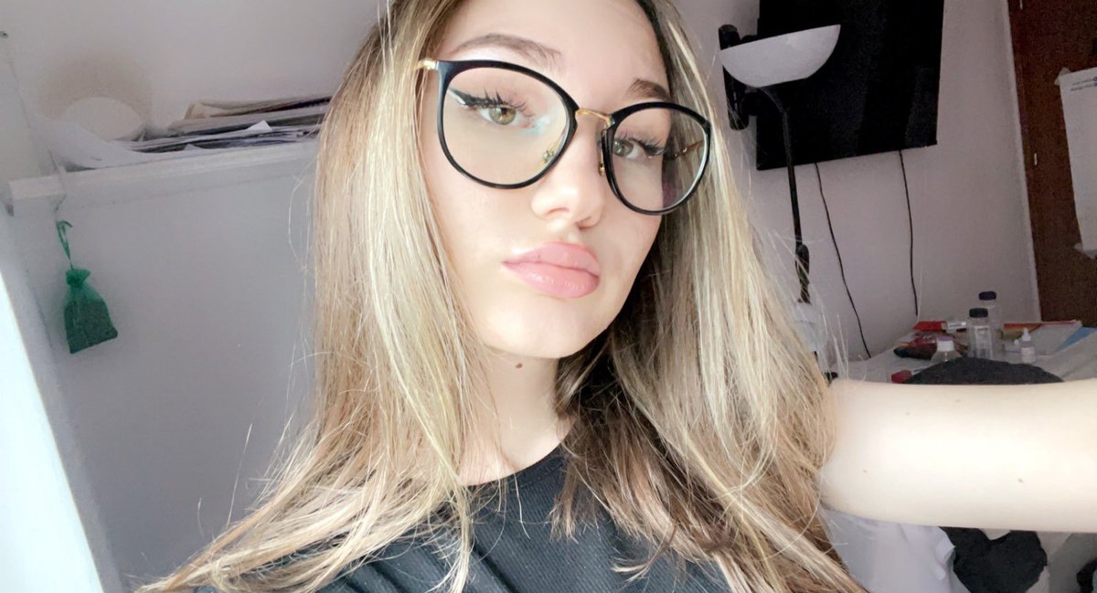 Daisy1945390's tweet photo. Can I dm yoouu? I'm soo bored rn!!!! 😉 https://t.co/qNFRfRGU0m