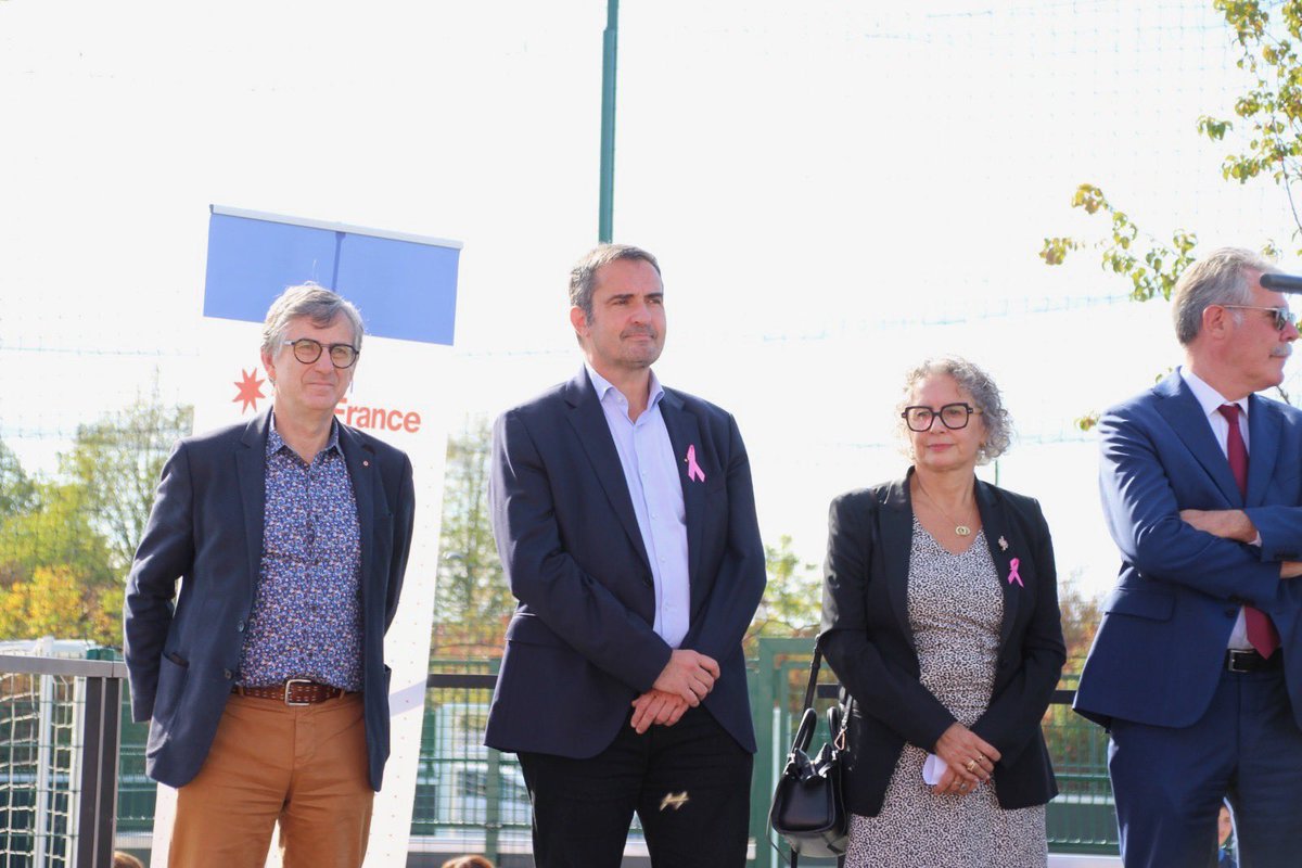 EPYvelines's tweet photo. 60 ans de sport… et toujours la forme ! 🏆⚽️

@pierre_bedier, président du Département @Les_Yvelines, était aux côtés de @MarcTourelle, @sdesteve et @RiDelepierre, conseillers départementaux, pour célébrer les 60 ans du SIBANO et inaugurer le nouveau complexe sportif « Projet Rebond ».

Avec 35 clubs et près de 4 800 licenciés, le SIBANO propose des équipements dédiés au tennis, padel, athlétisme, skate… et désormais de nouveaux espaces pour les sportifs et les associations.

Depuis 1966, le Département des #Yvelines accompagne Bailly et Noisy-le-Roi pour développer les équipements sportifs et favoriser le sport pour tous. 💪

#Sport #SIBANO #Bailly #NoisyLeRoi #Parasport #SportPourTous #60Ans