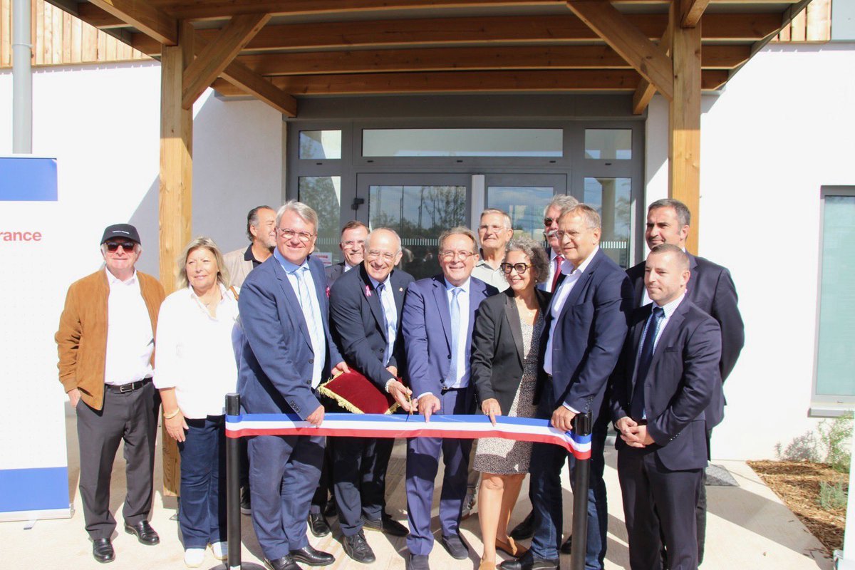 EPYvelines's tweet photo. 60 ans de sport… et toujours la forme ! 🏆⚽️

@pierre_bedier, président du Département @Les_Yvelines, était aux côtés de @MarcTourelle, @sdesteve et @RiDelepierre, conseillers départementaux, pour célébrer les 60 ans du SIBANO et inaugurer le nouveau complexe sportif « Projet Rebond ».

Avec 35 clubs et près de 4 800 licenciés, le SIBANO propose des équipements dédiés au tennis, padel, athlétisme, skate… et désormais de nouveaux espaces pour les sportifs et les associations.

Depuis 1966, le Département des #Yvelines accompagne Bailly et Noisy-le-Roi pour développer les équipements sportifs et favoriser le sport pour tous. 💪

#Sport #SIBANO #Bailly #NoisyLeRoi #Parasport #SportPourTous #60Ans