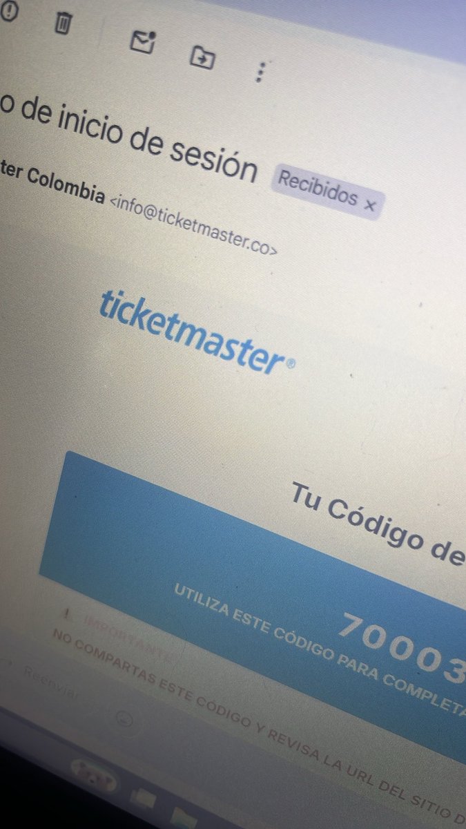 fuckitpeanut's tweet photo. Bueno gente. Hoy aprendí a diferenciar el Ticketmaster real de las estafas. El real tiene el cosito de “derechos de autor”. En fin, perdí plata jajaja https://t.co/ETGJgyOxsa