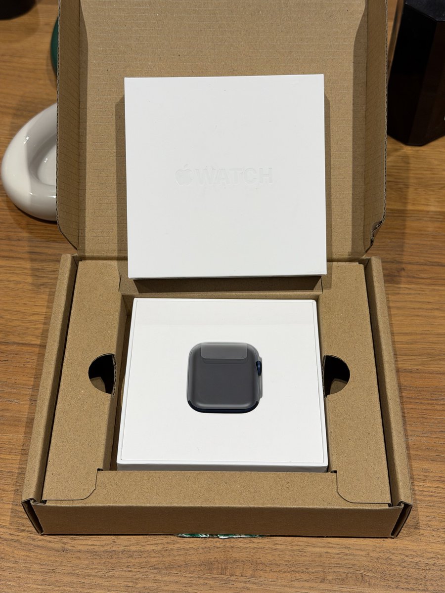 omertimurtas's tweet photo. Apple Watch cihazınızın pil yüzdesi düştüyse Apple ücretsiz sıfır cihaz ile değişim yapıyor.

(pil değişim ücreti alıyor) https://t.co/GhNgaKku9f