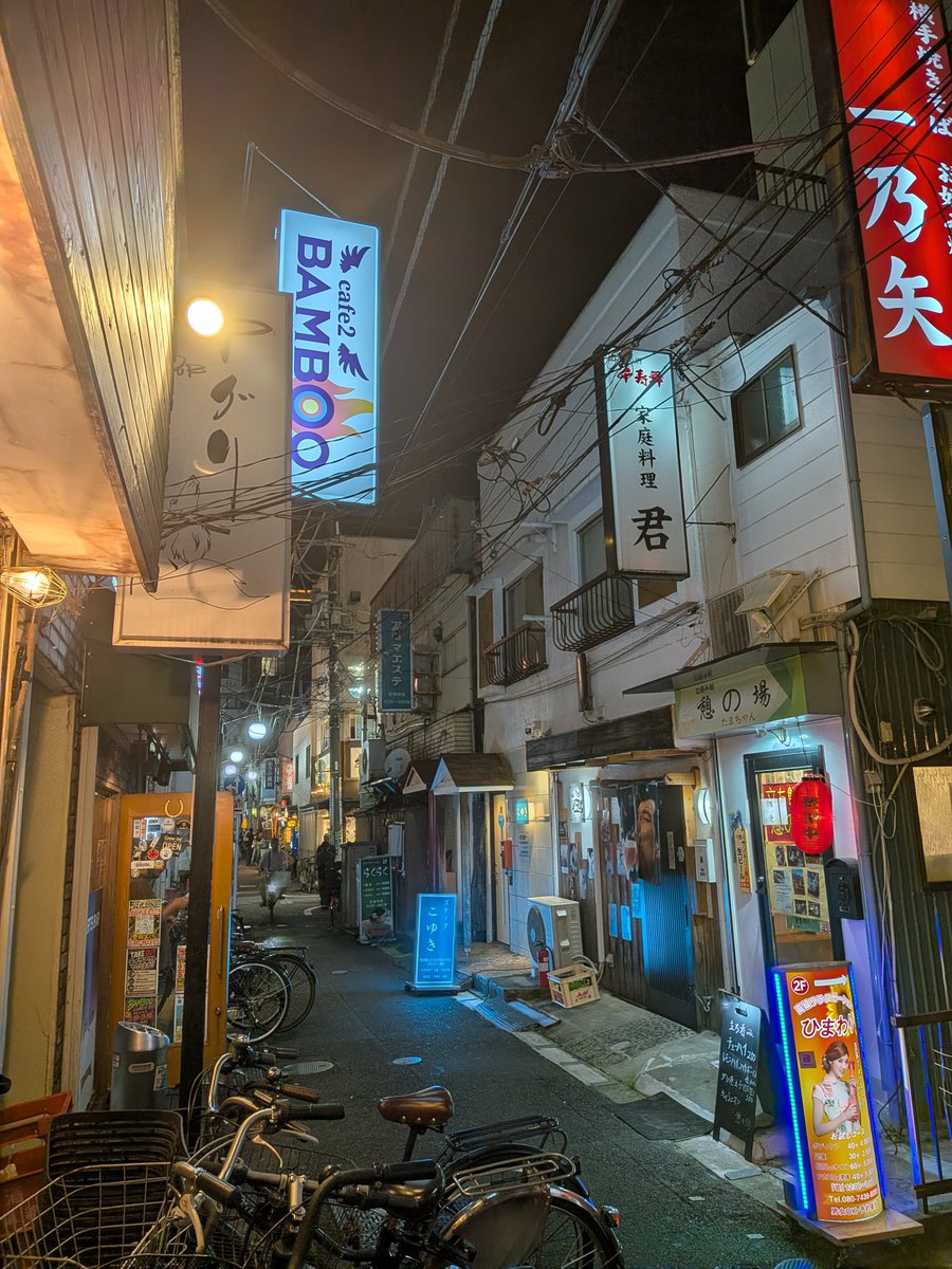MUTEKINGjr's tweet photo. 新小岩の味のある裏路地。酒がうまい。 https://t.co/6Jtvucie9I
