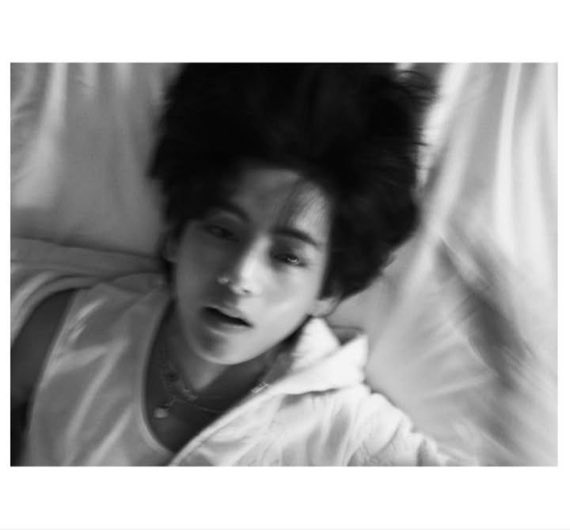 jjungkte's tweet photo. a veces me acuerdo que jungkook le saco esta foto… https://t.co/yoYBNuMMHa