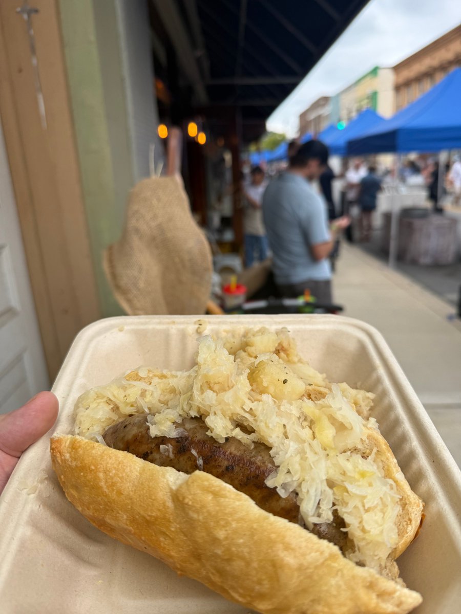 spestech's tweet photo. Had a great time at @CityofNewberry Oktoberfest this weekend!  Special shout out to @longstoryfarms and @FarmsOnMain for the delicious house made bratwurst on fresh roll.  Also house made.  Support local business.  Support local farms. https://t.co/SUGMxld331