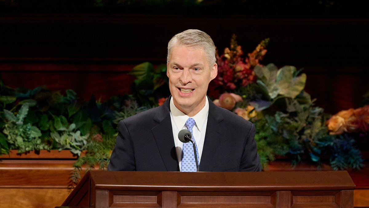 Ch_JesusChrist's tweet photo. "No time or effort is ever wasted in reading the Book of Mormon. Not for you, not for your children, not for your family, not for anyone."  

—Elder Jeremiah J. Morgan   
#GeneralConference 

https://t.co/ebE5rmjFKo https://t.co/XcUDGFwzhm