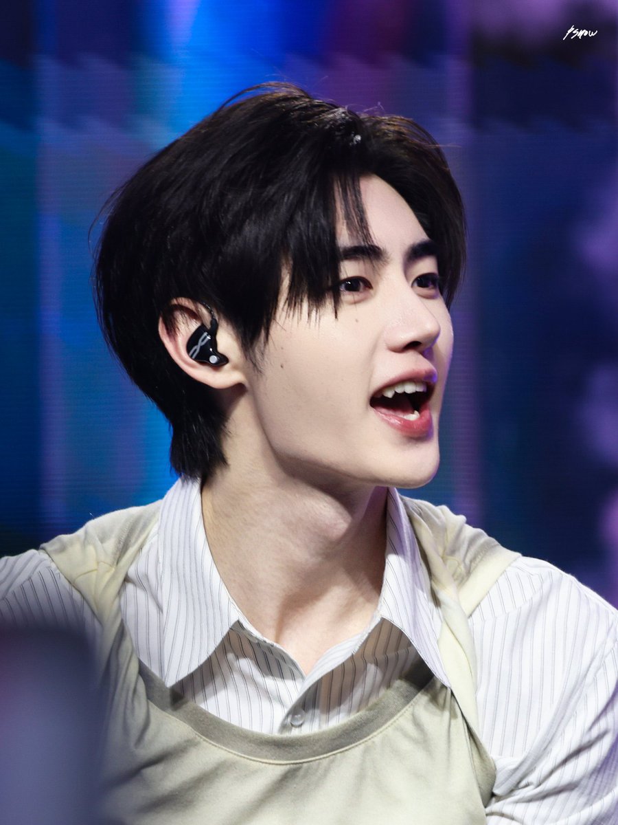 icepirnce's tweet photo. your fangs. https://t.co/lfQ2cioOwo