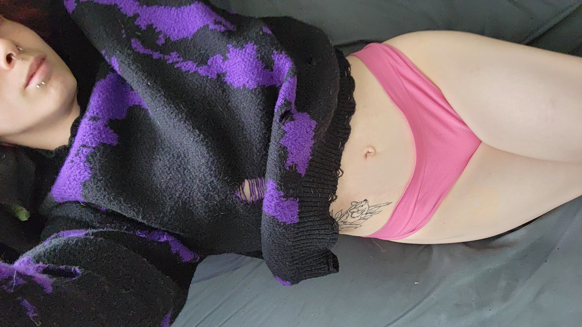 Novitika_'s tweet photo. Teehee the tattoo healed and looks fucking awesome >:333
.
.
Link in bio ♡
.
.
.
#nsfwtwt #oftwt #onlyfans #twink #tboy https://t.co/vX6PuUYKQe