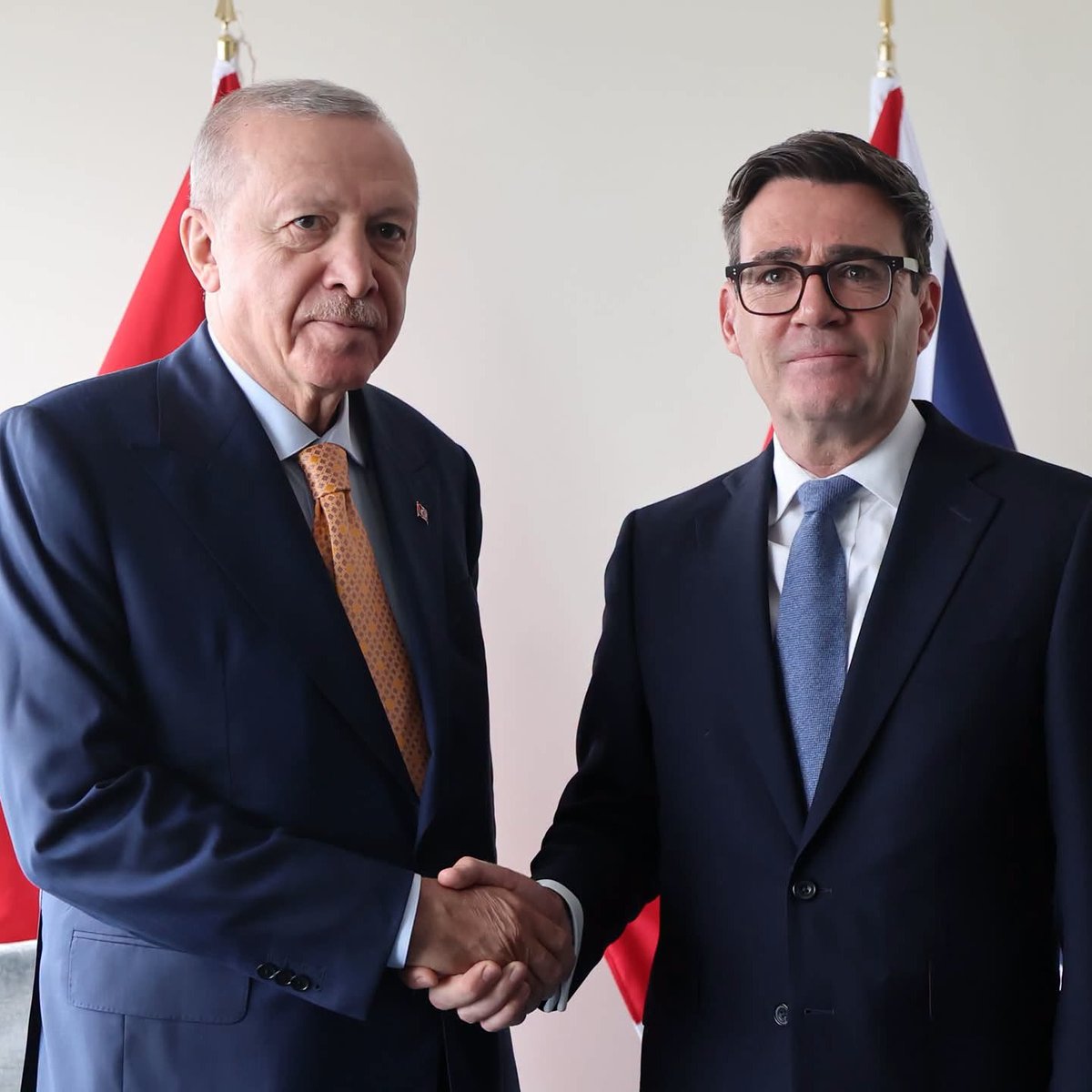 DariudCKeithxDc's tweet photo. British Prime Minister and Turkish President Recep Tayyip Erdoğan held their first face-to-face meeting, discussing trade, defence, Gaza, Ukraine and Türkiye relations. https://t.co/JLcZR9UR7n