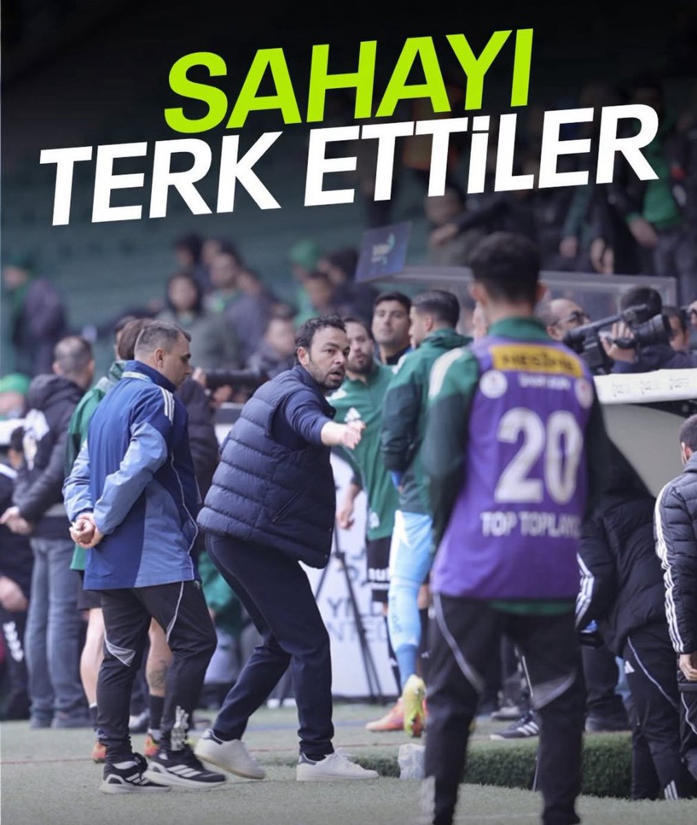 SenegalHM89's tweet photo. Kocaelispor teknik ekibi ve oyuncuları soyunma odasına gitti ve tepkisi dünya gündemine girdi.

Kocaelispor yöneticisi sert tepki gösterdi aylarca hak mahrumiyeti aldı. Kulüp cezalar yedi.

Kocaelispor tribünü hakkını savundu Riva’ya TFF binasına yürüdü. Tepkisini en sert şekilde gösterdi.

Biz bu harami düzene en büyük başkaldıranlardanız. Sizin o bir şeyler ortaya çıkınca dümenden tepkilerinizden ayırın.

Susmayanların kulübü Kocaelispor.