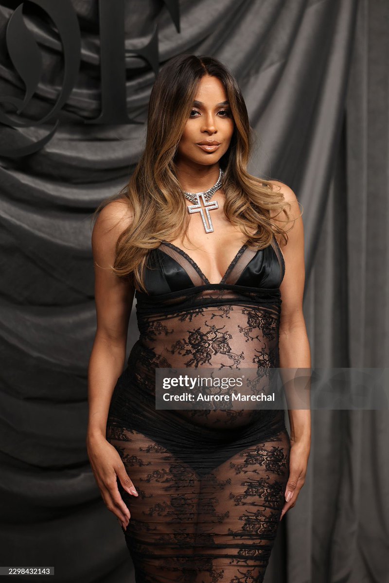 BLKPopCore's tweet photo. Ciara stepped in front of the camera, radiating beauty &amp; proudly embracing her growing baby bump at the #BoF500 event during Paris Fashion Week. https://t.co/ss41Fm4qlv