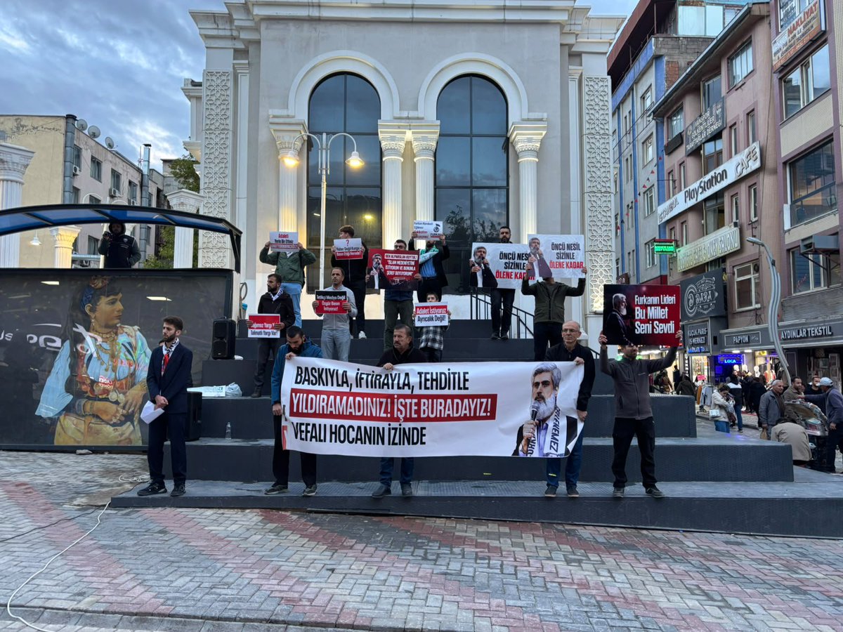 FurkanVann3's tweet photo. Baskı Yıldıramadı, İşte Burdayız!

Van'da Alparslan Kuytul Hocaefendi ve Furkan Gönüllülerinin haksız tutukluluğunu protesto için bir araya geldik.

AsılSuçlular Yargılanmıyor
AlparslanHocaya Ozgürlük
SemraHocaya Ozgürlük
ZulmeKarşı Meydanlardayız
Kardeşlerimizi SerbestBırakın https://t.co/ZiyXj2iscv