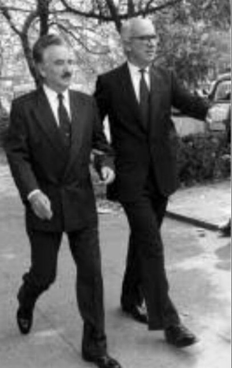 saburguete's tweet photo. Quienes creen que son estas fichitas?

Fernando Gutiérrez Barrios (Dir de la DFS) artífice de la matanza en Tlatelolco en el 68 y de cientos de desapariciones.
Su pupilo? Dante Delgado!

Cuando MC te hable de la “Nueva Política” enséñales esta foto!

Para eso sirve la historia https://t.co/EKwb4DvgAD