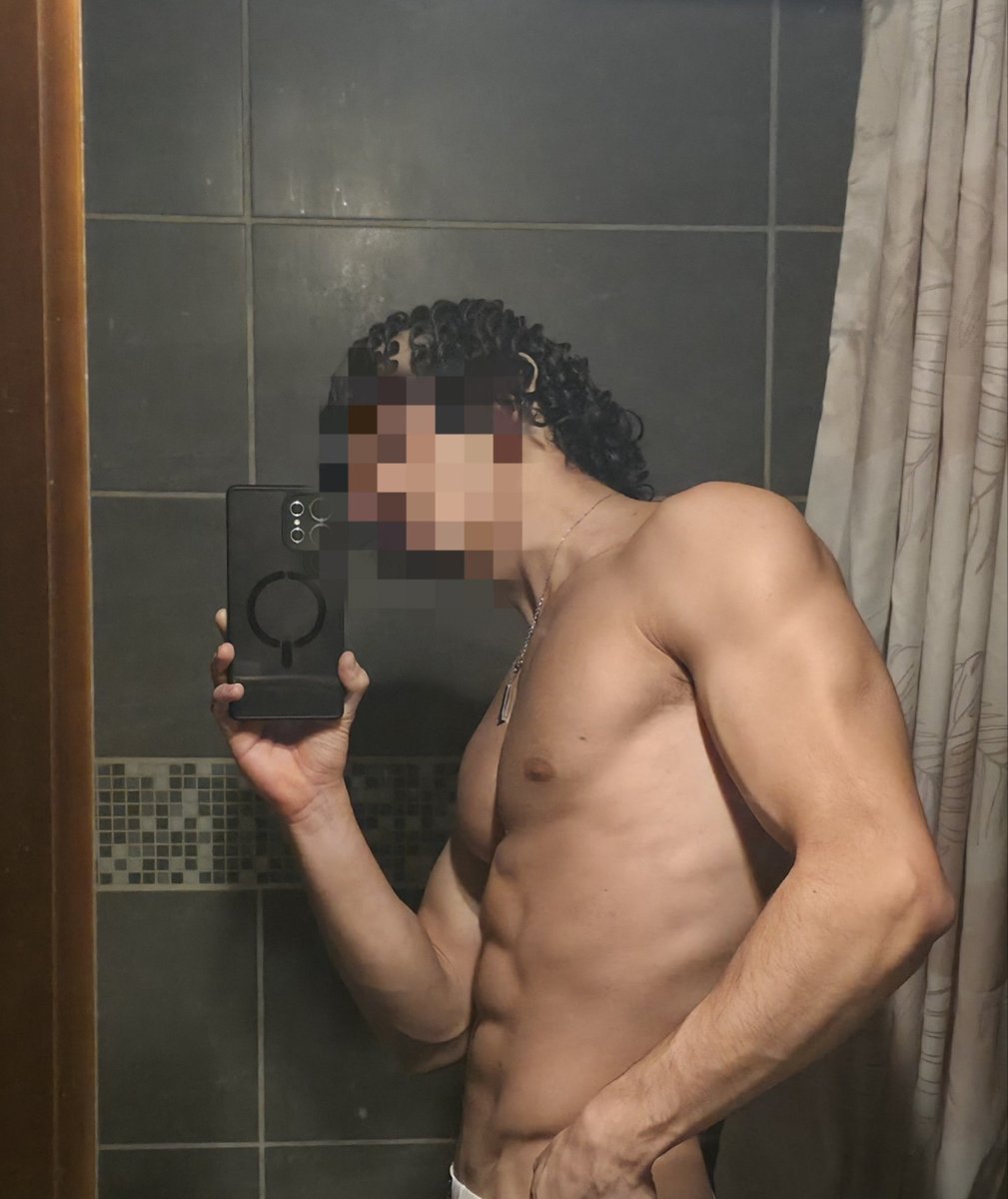 giovabu49913's tweet photo. Servi il tuo Re🏧
#bicep #cashking #findom https://t.co/7PXHsXhb9o