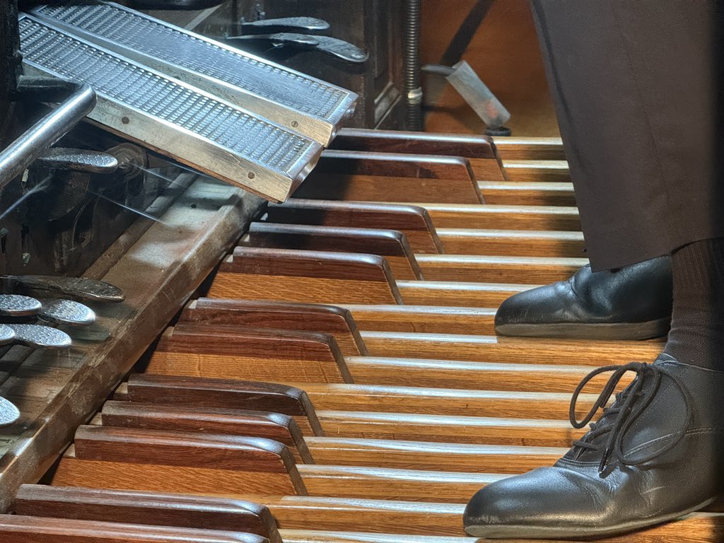 Azkoitikoudala's tweet photo. Miriam Hontana biolinistak eta Daniel Oyarzabal organistak ireki dute XXVII. Organo Erromantikoaren Nazioarteko Zikloa. https://t.co/mqB7S3tjB1