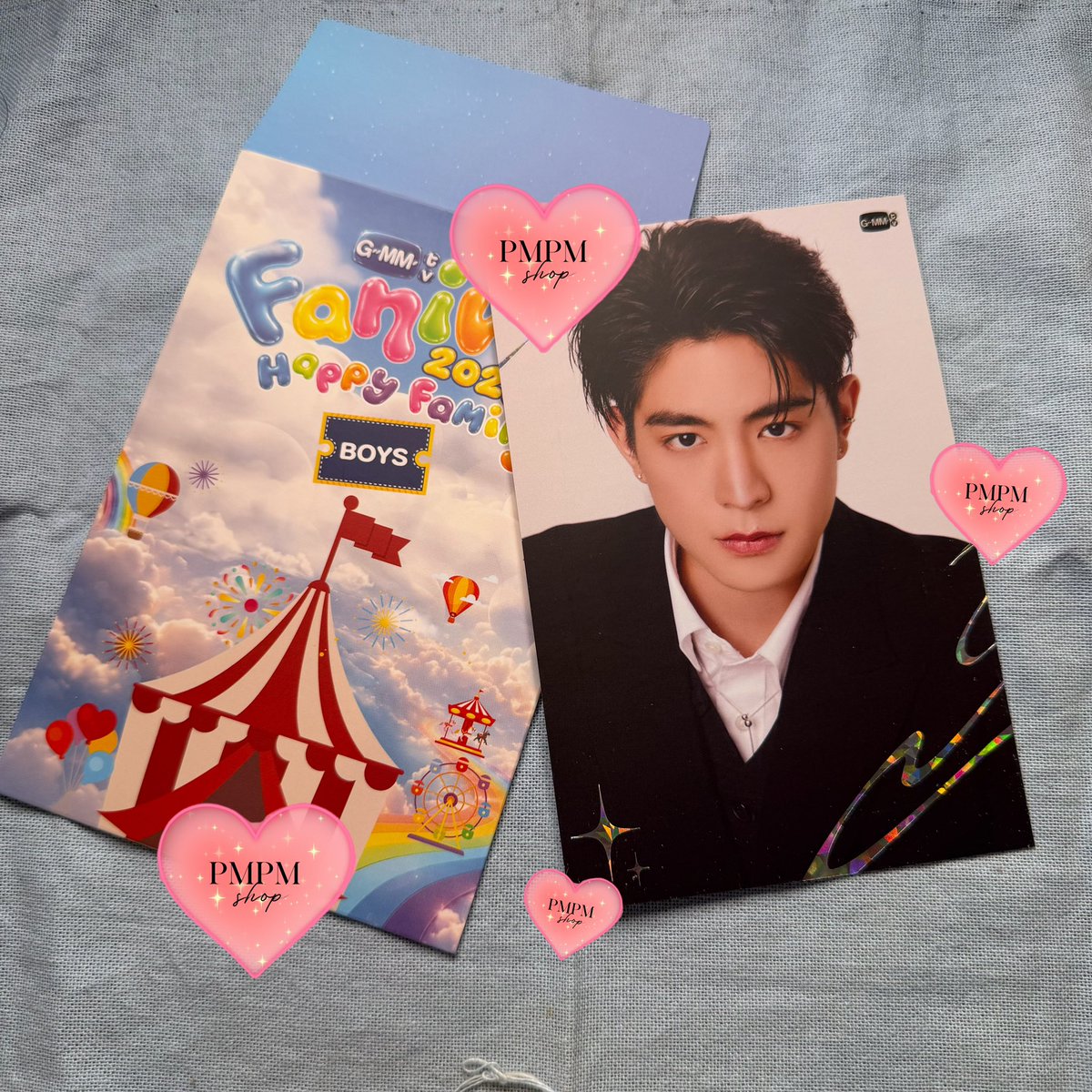 PmPmtingGmm's tweet photo. GMMTV  Fanival 2026 ‘Photo Cards’ 

ราคา 55 (ส่งฟรีไปรษณีย์ไทย) 

สนใจ DM 

#GMMTVFANIVAL2026HappyFamily 
#ตลาดนัดgmmtv https://t.co/XN5Q1pqD1y