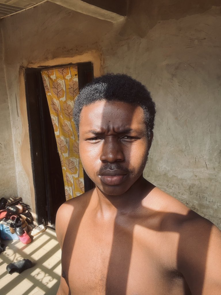 D_famousboi5's tweet photo. So many girls on my dm but I’m look for a politician’s daughter 🥺🥹❤️ https://t.co/0SxR9yGBSk