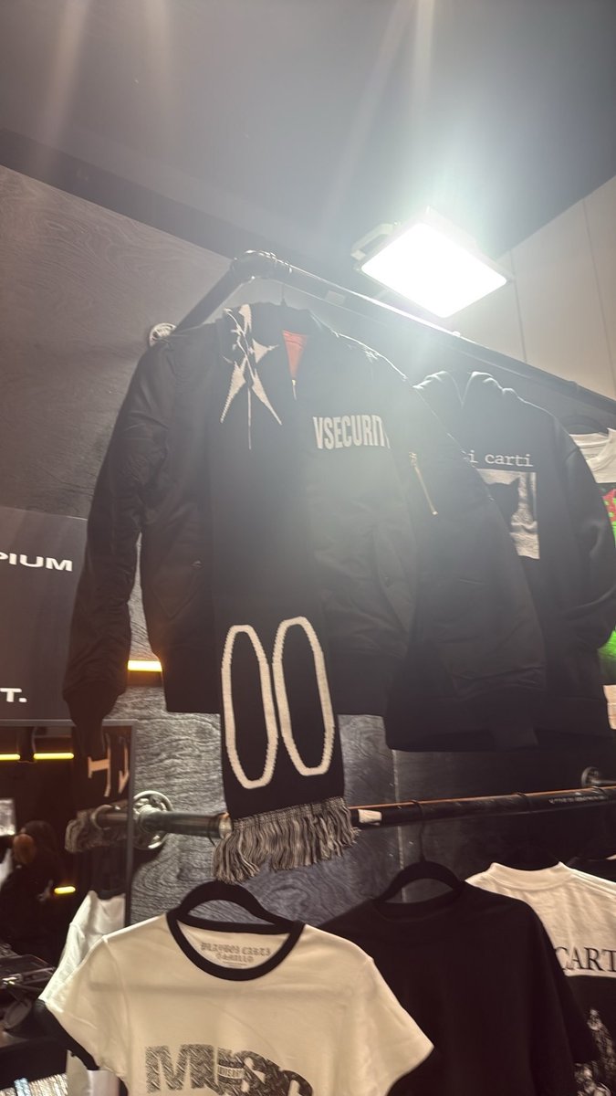 knowfaqw's tweet photo. PLAYBOI CARTI NARCISSIST MERCH  AT COMPLEXCON https://t.co/P7yyCM2r5j