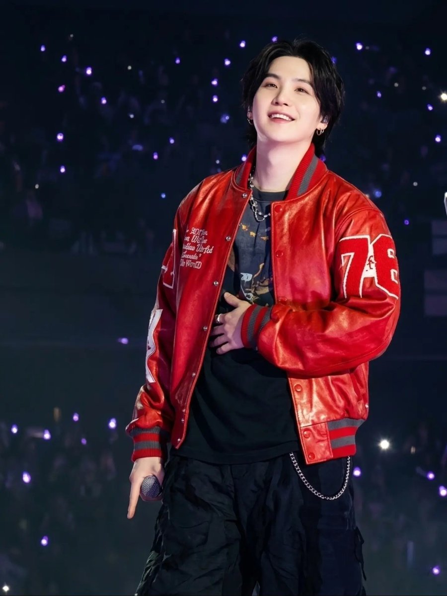 _YOONGI_AGUSTD_'s tweet photo. ❤🖤 https://t.co/JnYHsZOzgi