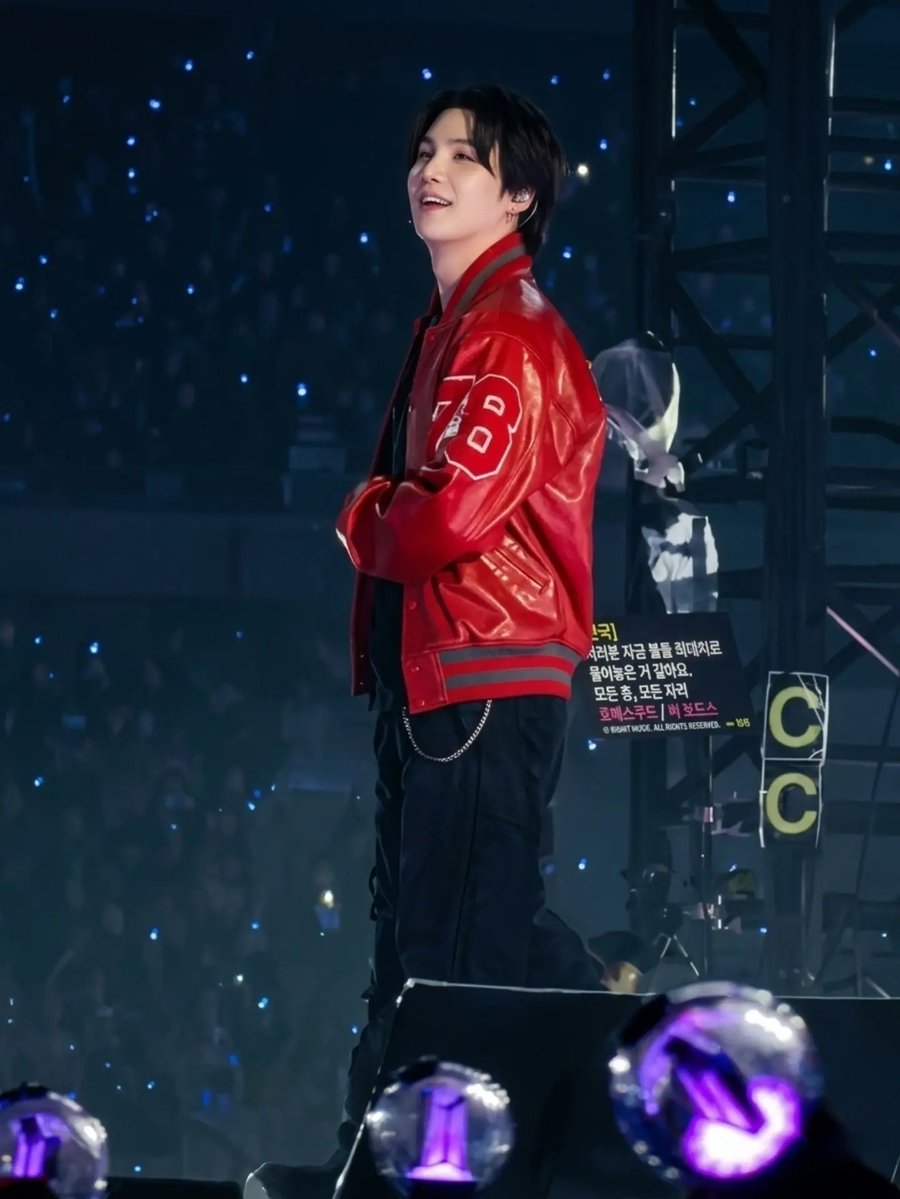 _YOONGI_AGUSTD_'s tweet photo. ❤🖤 https://t.co/JnYHsZOzgi