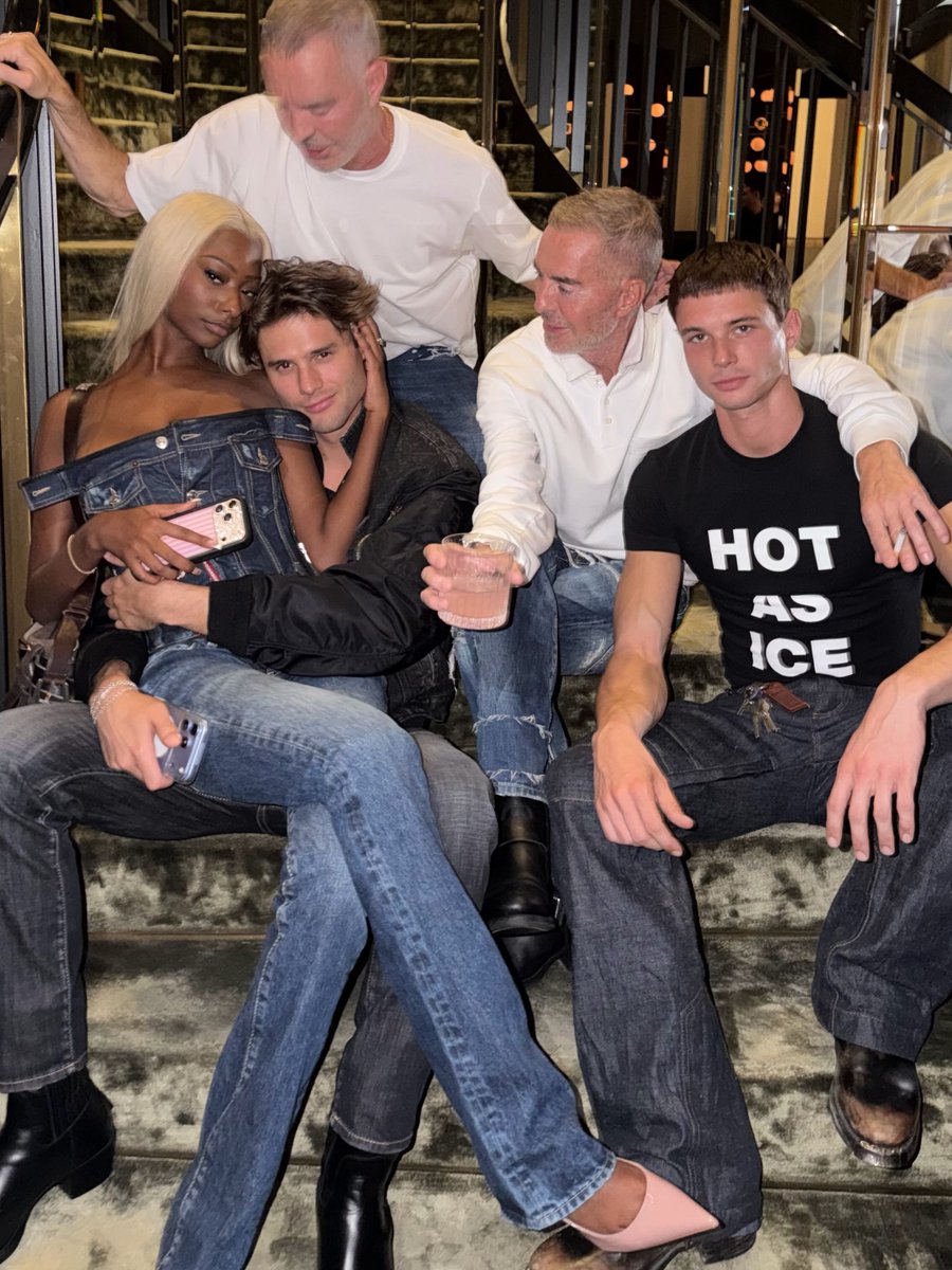 _Trinitycrave's tweet photo. Trinity and Bryce with Dsquared2 owners Dean and Dan and Model Jakob https://t.co/zHf6j0eC62