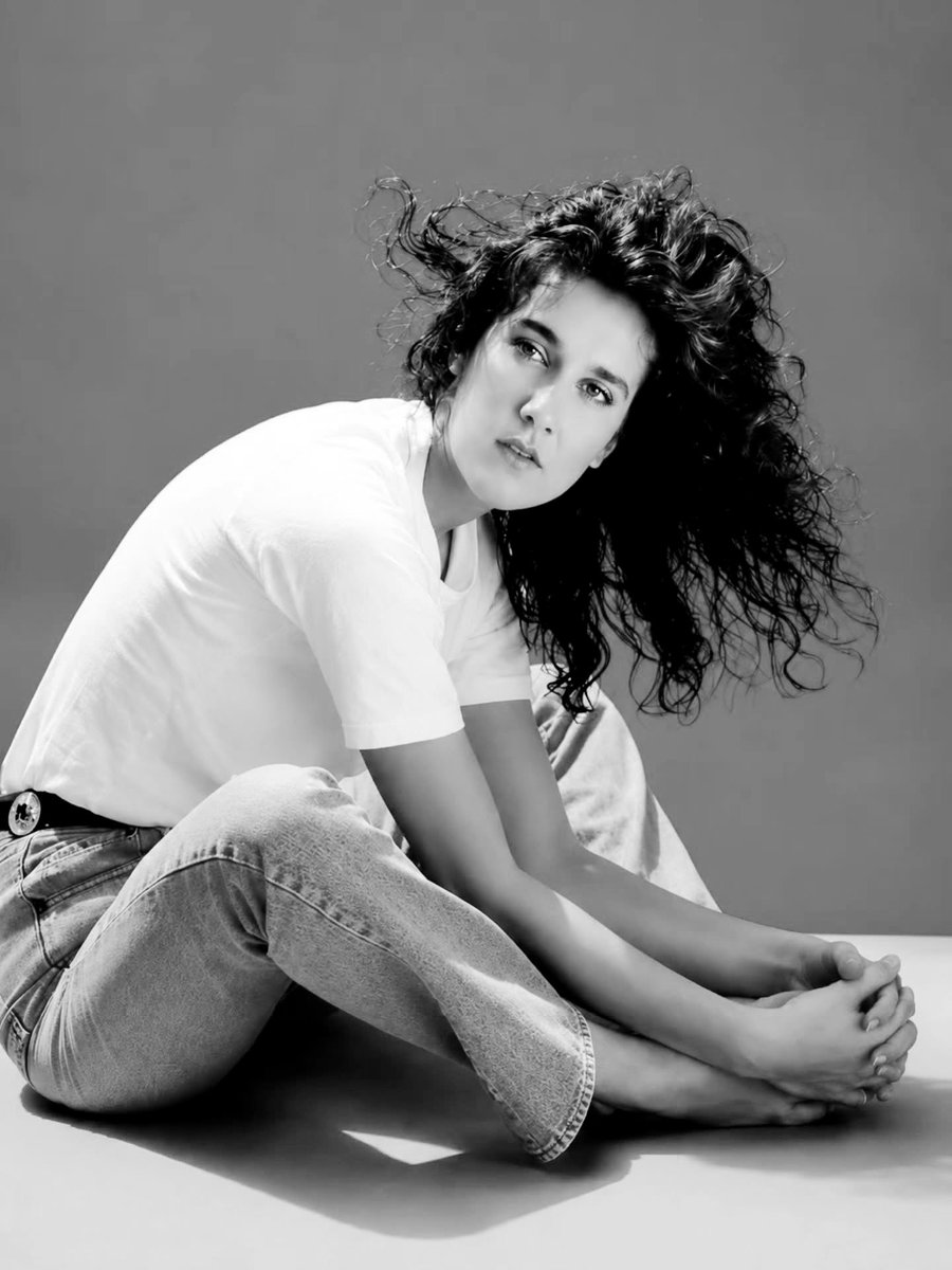 Butterflylamb13's tweet photo. “Wear a white t shirt and jeans if you know your the greatest singer of all time-“

Their shady asses: https://t.co/Zx4FyGfFot