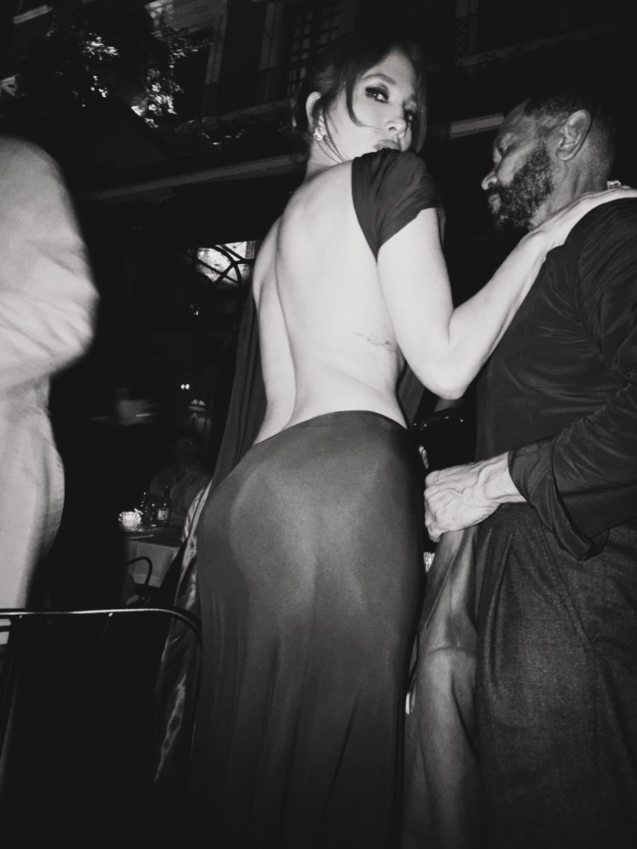 JLopezUpdate2's tweet photo. Jennifer Lopez photographed by Mert Alas during Paris Fashion Week. https://t.co/nY3dgqqGdI