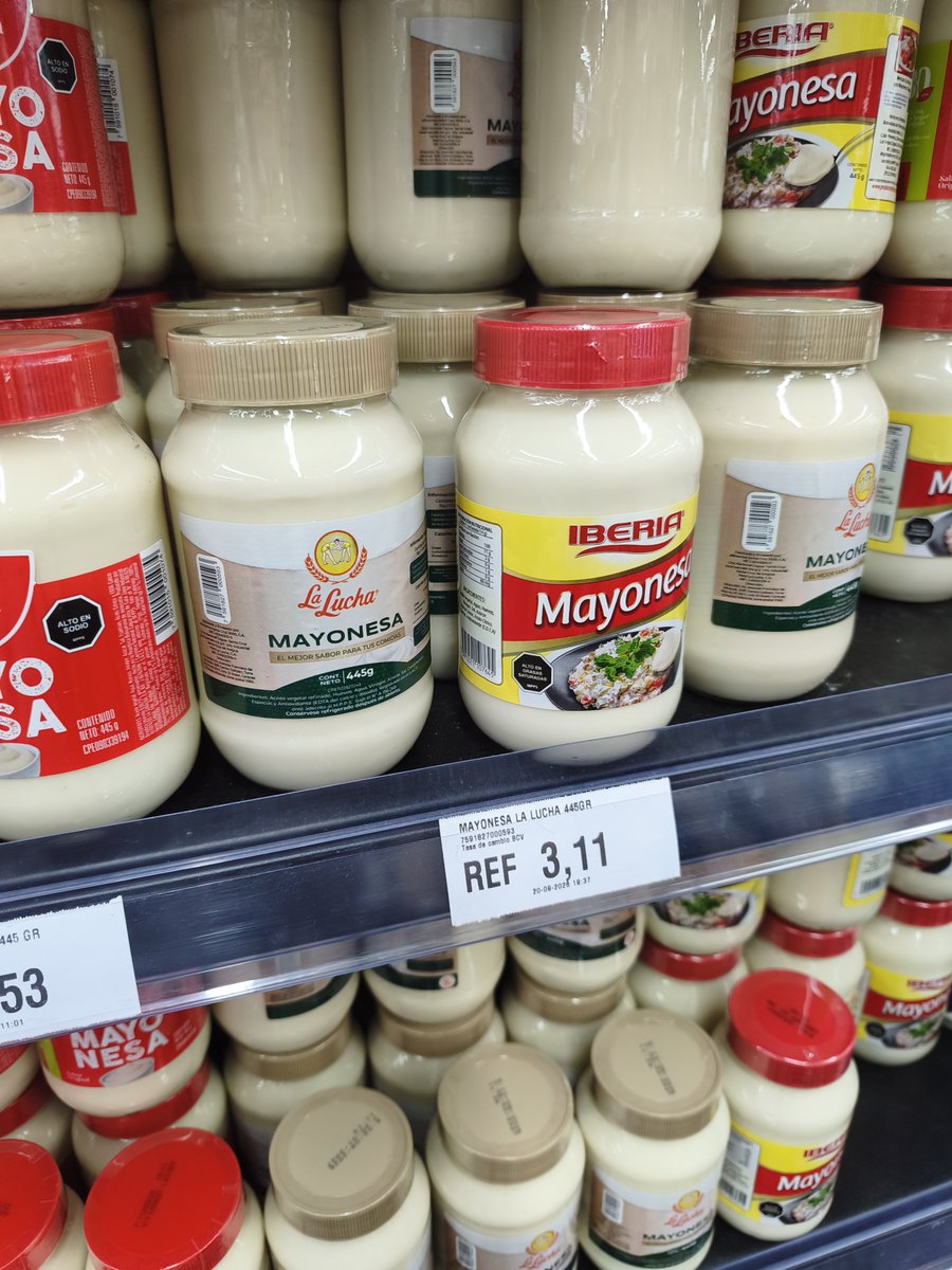 RobertLobo_'s tweet photo. No sabía que Iberia tenía una mayonesa, además que mucho más barata que la Kraft y la Mavesa. $ 2,80 cuesta. Las otras dos están sobre los $4. En esa pelea se mete la de la Lucha en $3,11.

Habrá que probar la Iberia, debe ser buena. Precios en Rio Supermarket. https://t.co/5viNbqTCjx