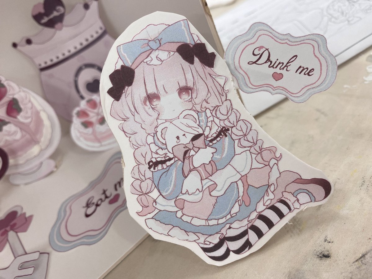 mxxrily's tweet photo. 去年課題で使ったアリスみゅげちゃん🃏かわいい https://t.co/O3Vt7ekw0K