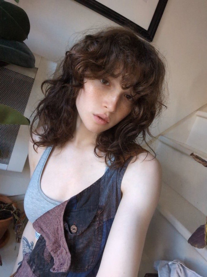 smithtrans45's tweet photo. As a trans girl I come in peace ✌️ who wants to be peace? https://t.co/YKa5ksWVCw https://t.co/O7in2wt8pa