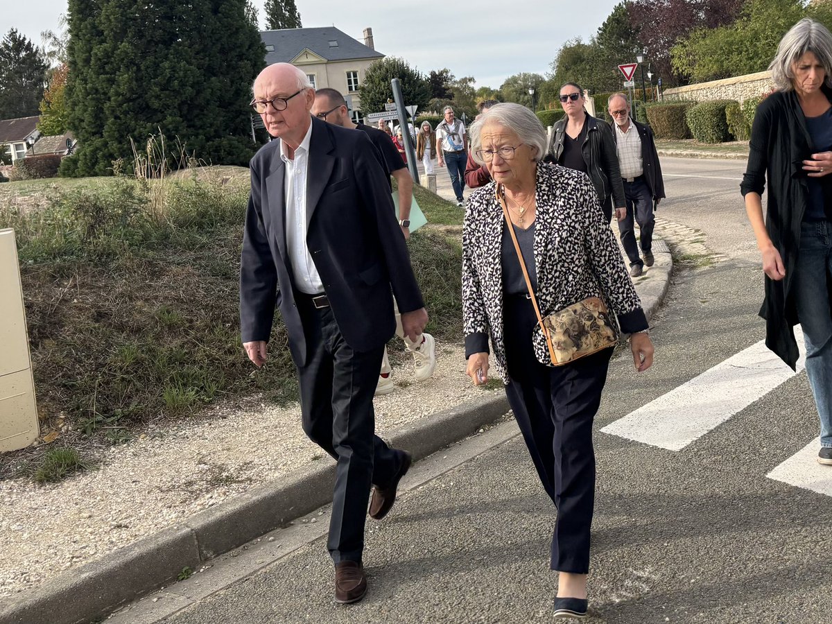 EPYvelines's tweet photo. Boissets restaure son patrimoine et réinvente son cadre de vie !

Josette Jean et @PStefanini78 ont inauguré, aux côtés des élus et des habitants, la mairie restaurée, la salle communale rénovée et le parc du Douaire nouvellement aménagé de Boissets.

Soutenues dans le cadre du Contrat rural, ces réalisations témoignent de l’engagement concret du #Département aux côtés des communes dans la mise en œuvre de leurs projets .

Autant d’investissements qui répondent directement aux besoins et à la qualité de vie des habitants.

#Boissets #ContratRural #Inauguration #Yvelines #VieCommunale #Patrimoine #ParcDuDouaire