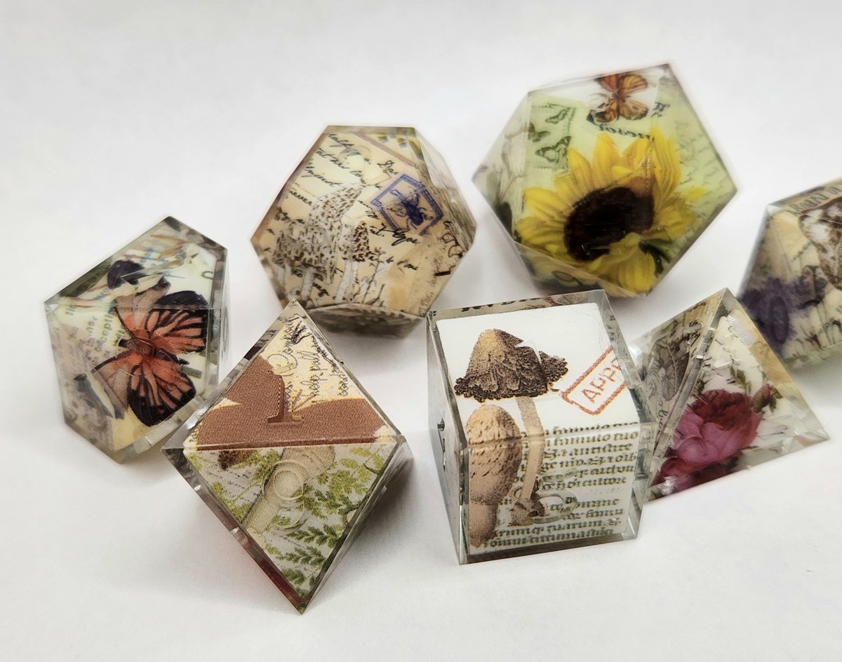 Sinnamon_Dice's tweet photo. Herbology Dice Set 🌿 Now Available
https://t.co/ouFsxFcFeZ
#dnd #ttrpg #handmadedice #dice #dungeonsanddragons https://t.co/g266Vaheoc