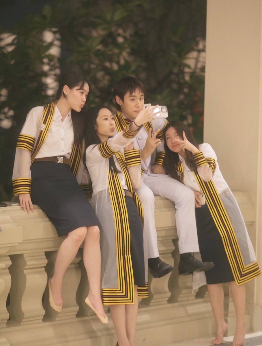 sibseong's tweet photo. เด็กชายในแก๊งเด็กหญิง กลายเป็นตัวจิ๋วทั้งหมด T T https://t.co/Q9e6UDului