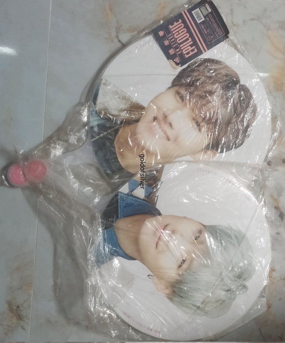 goldOFsilver's tweet photo. Ada lagi nih kipas yg ukurannya besar😘
#WTS #merchandise #BTS #epilogue

Jaman konser epilogue circa 2015. Murah aja ambil 1 idr 100k ambil 2 idr 150k aja guyyss

Mau #cod atau #tf ? Gaskeeuun

#zonauang #BU https://t.co/oAczq2xBA9