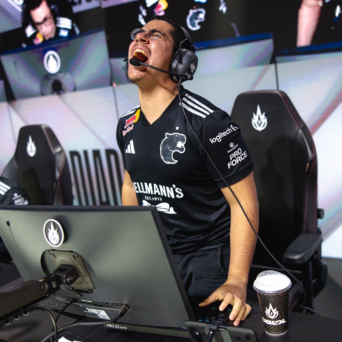 ilhadaslendas's tweet photo. Mais uma vez! A final do CBLOL será entre LOS x FURIA https://t.co/Jbgr8sMR5s