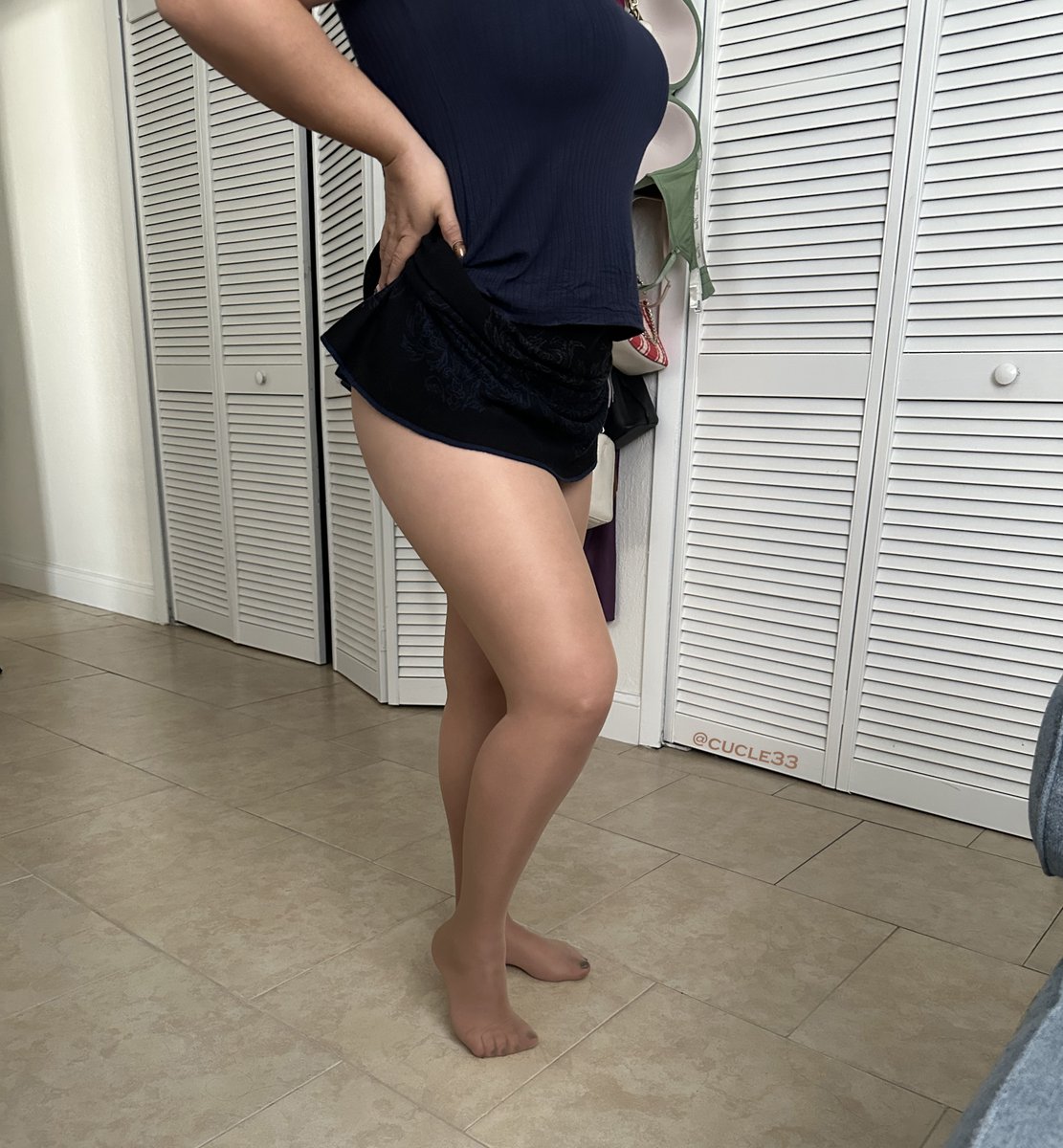 cucle33's tweet photo. I lifted my skirt so I could show you these sheer suntan pantyhose on my legs. My toes are showing through. Tell me if, I were your girlfriend, you would leave my pantyhose on me or slide them down.

https://t.co/Sy02Xb0Bzm

#SuntanPantyhose #pantymedias #collants #HosieryEnthusiast #PantyhoseEnthusiast