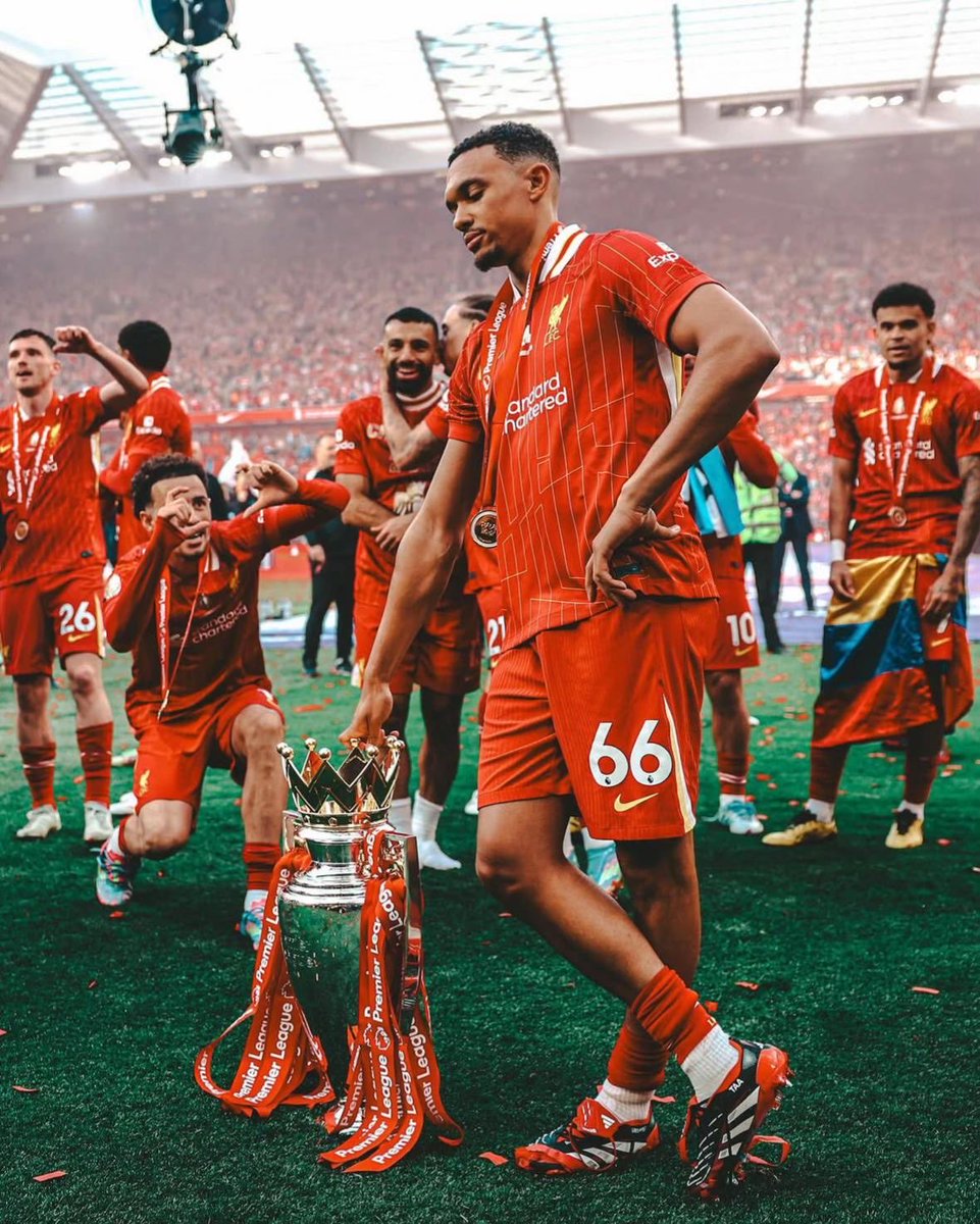 LFC_Tandy's tweet photo. No more Liverpool players in this photo 😔 https://t.co/EMgF3Q1lEC