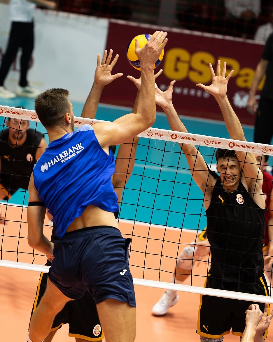 gshdiarchive's tweet photo. Halkbank ile oynadığımız hazırlık maçından kareler https://t.co/w3cAxD6BKd