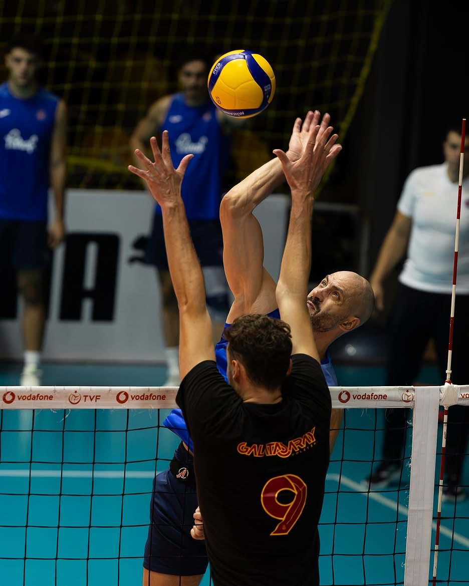 gshdiarchive's tweet photo. Halkbank ile oynadığımız hazırlık maçından kareler https://t.co/w3cAxD6BKd